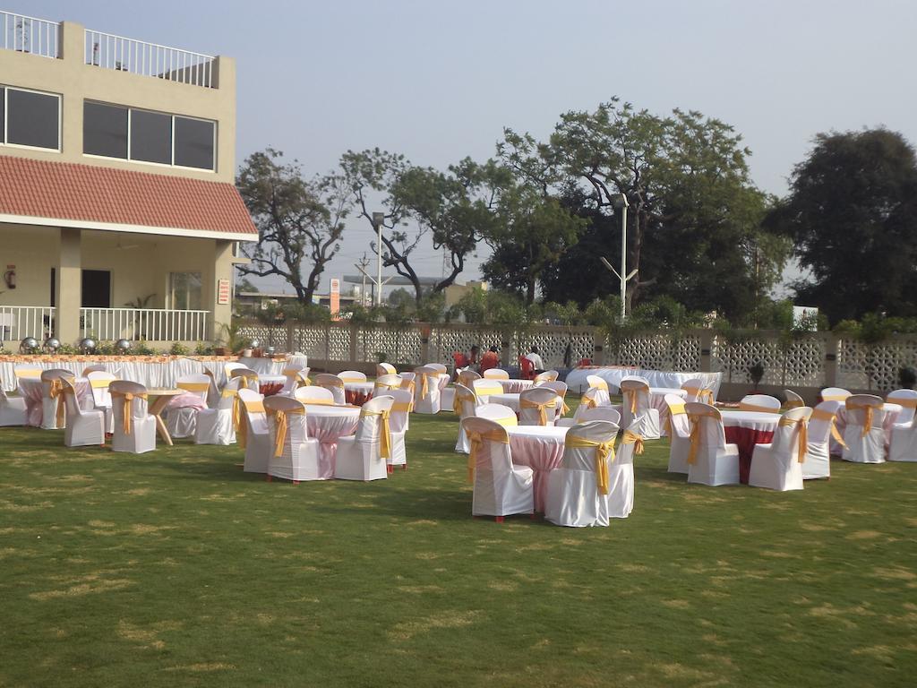Tanarika Resort Bhusāwal Esterno foto